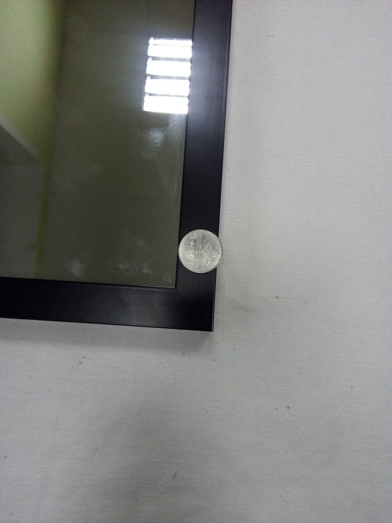 зеркало в алюминиевой металической раме вариант рамы